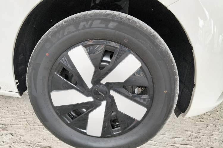 Used Dongfeng NAMMI 01 2026 Model Originality Edition 330Air Right Front Wheel Hub