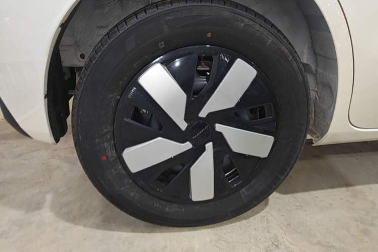 Used Dongfeng NAMMI 01 2026 Model Originality Edition 430Air Right Rear Wheel Hub