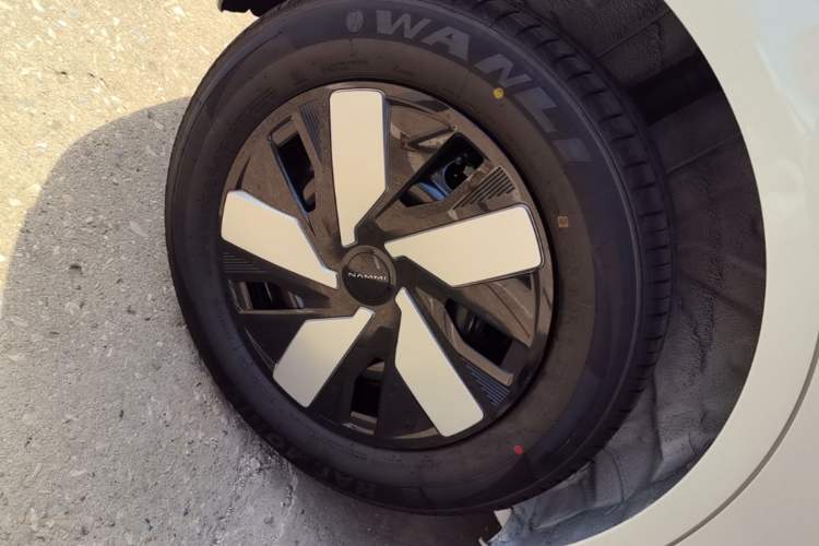 Used Dongfeng NAMMI 01 2026 Model Originality Edition 430Air Right Rear Wheel Hub