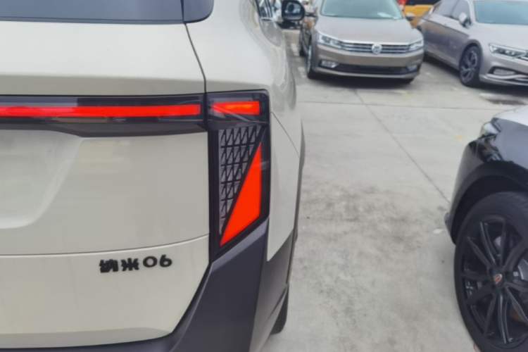 Used Dongfeng NAMMI 06 2025 401 Air Exterior 3