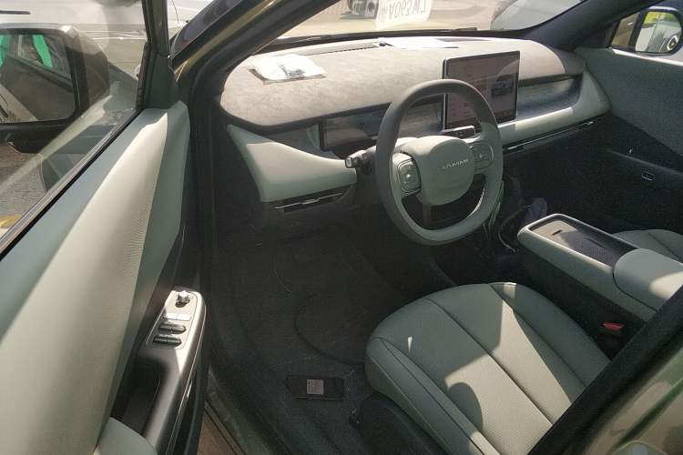 Used Dongfeng NAMMI 06 2025 401 Pro Interior 3