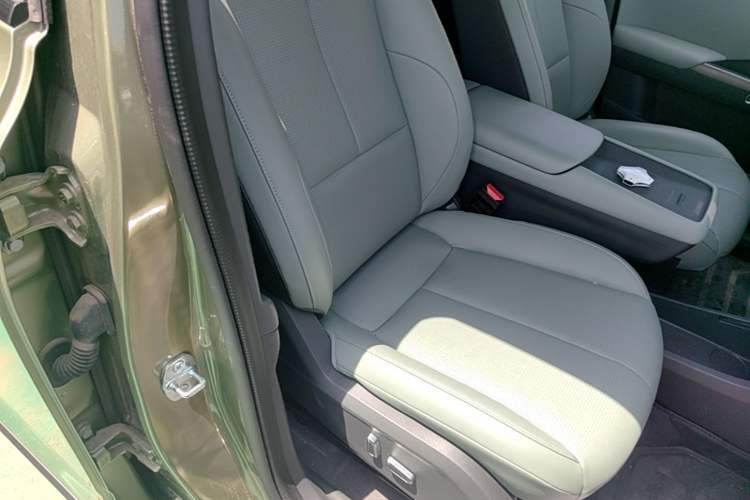 Used Dongfeng NAMMI 06 2025 471 Ultra Right Front Seat