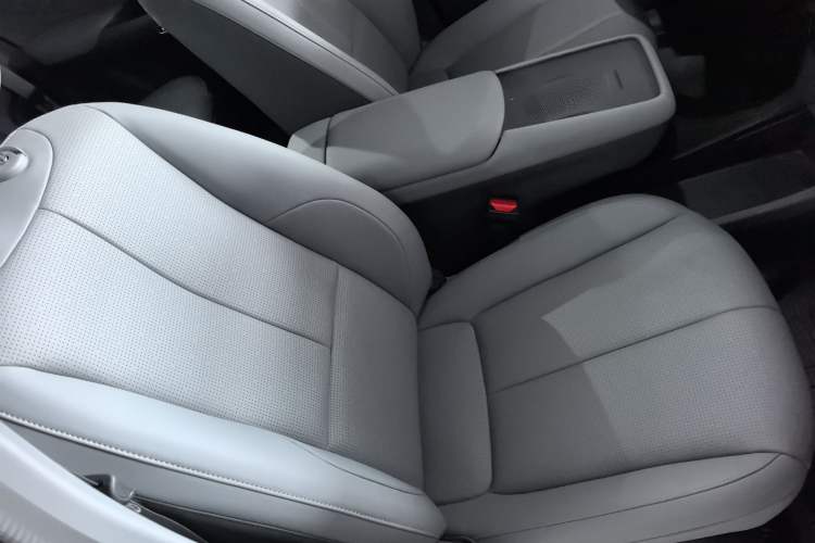 Used Dongfeng NAMMI 06 2025 471 Ultra Right Front Seat