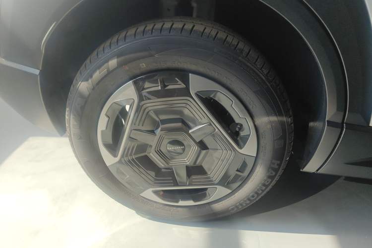 Used Dongfeng NAMMI 06 2025 401 Air Exterior 4