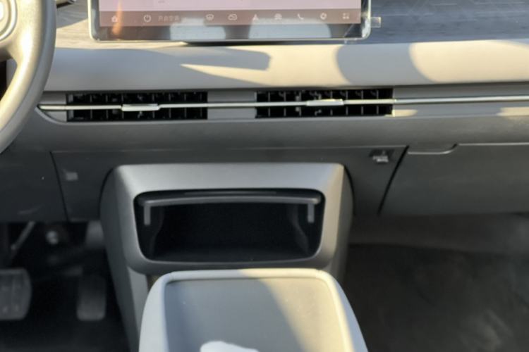 Used Dongfeng NAMMI 06 2025 401 Air Interior 1