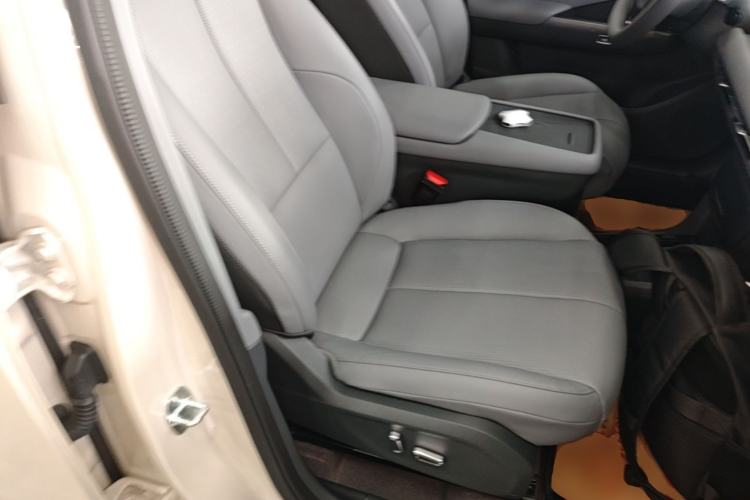 Used Dongfeng NAMMI 06 2025 471 Ultra Right Front Seat