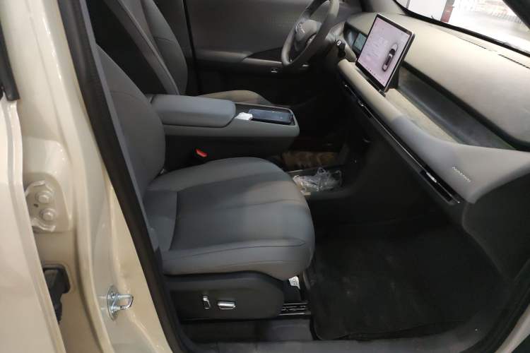 Used Dongfeng NAMMI 06 2025 471 Ultra Right Front Seat