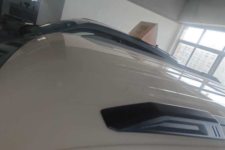 Used Dongfeng NAMMI 06 2025 401 Air Roof