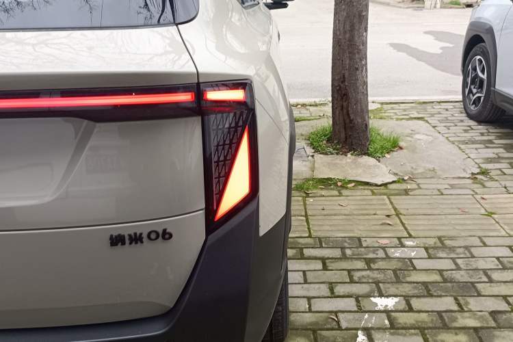 Used Dongfeng NAMMI 06 2025 401 Air Exterior 3