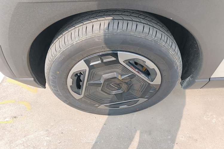 Used Dongfeng NAMMI 06 2025 401 Air Exterior 4