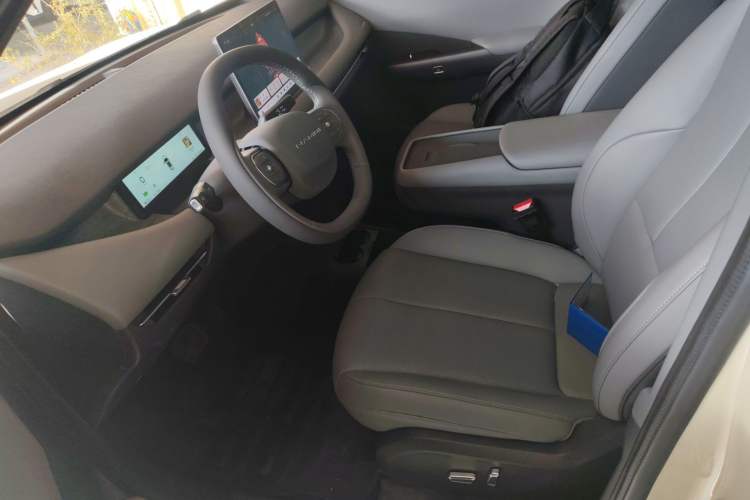 Used Dongfeng NAMMI 06 2025 471 Ultra Left Front Seat