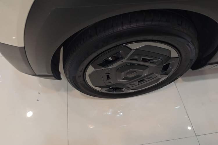 Used Dongfeng NAMMI 06 2025 471 Ultra Left Front Wheel Hub