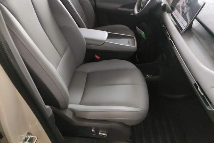 Used Dongfeng NAMMI 06 2025 471 Ultra Right Front Seat