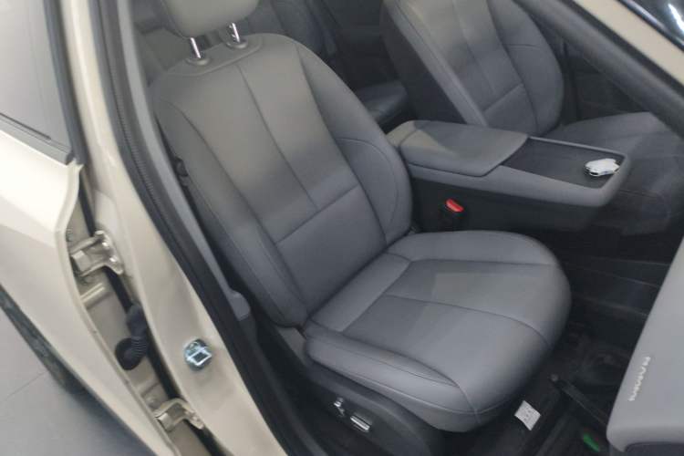 Used Dongfeng NAMMI 06 2025 471 Ultra Right Front Seat
