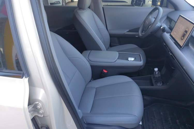 Used Dongfeng NAMMI 06 2025 471 Ultra Right Front Seat