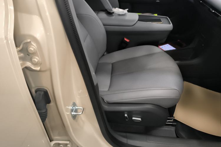 Used Dongfeng NAMMI 06 2025 471 Ultra Right Front Seat