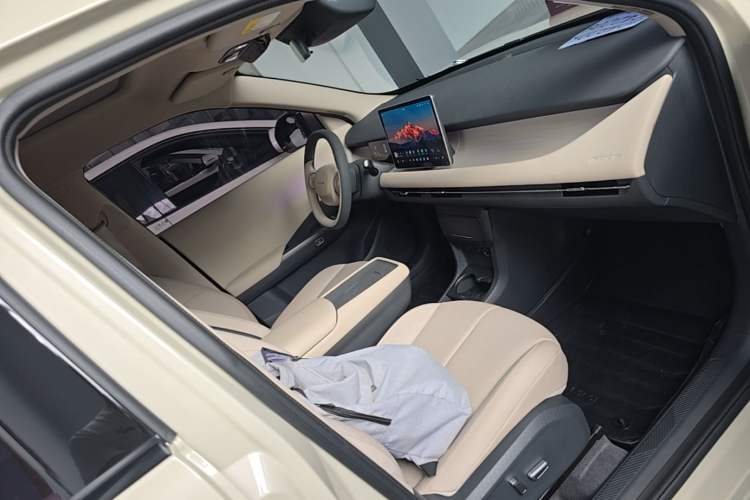 Used Dongfeng NAMMI 06 2025 471 Ultra Right Front Seat
