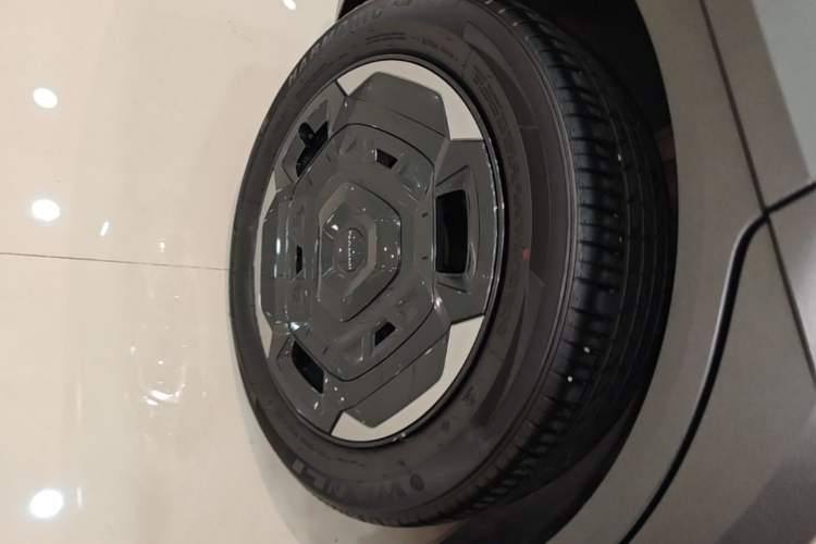 Used Dongfeng NAMMI 06 2025 471 Ultra Right Rear Wheel Hub