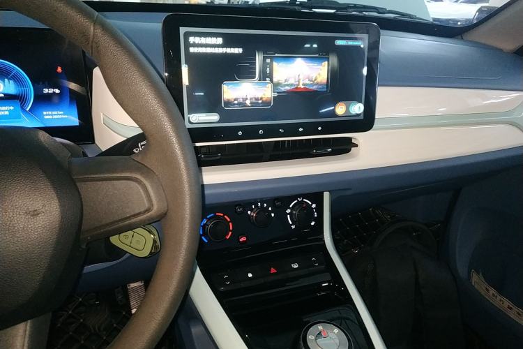 Used Dongfeng NAMMI BOX 2022 Chasing Wind Edition 331 km Standard Model Audio And AC Panel