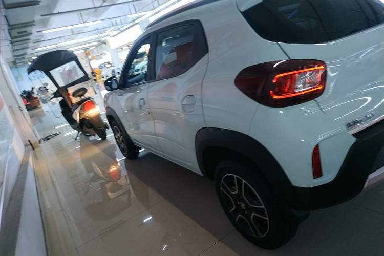 Used Dongfeng NAMMI BOX 2022 Chasing Wind Edition 331 km Standard Model Exterior 3