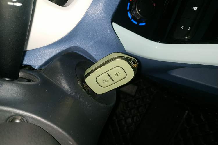 Used Dongfeng NAMMI BOX 2022 Chasing Wind Edition 331 km Standard Model Interior 1