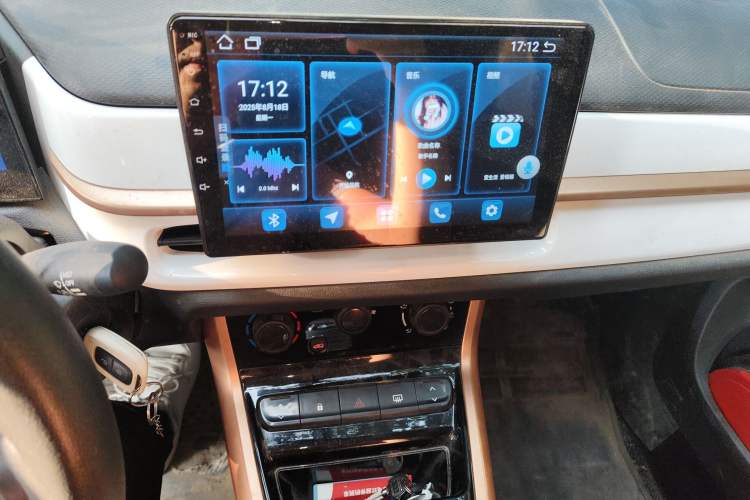 Used Dongfeng NAMMI BOX 2022 Champion Edition Light Wind Version 201KM Standard Model Audio And AC Panel