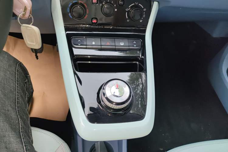 Used Dongfeng NAMMI BOX 2022 Light Wind Edition 201KM Lightning Model Gear Lever
