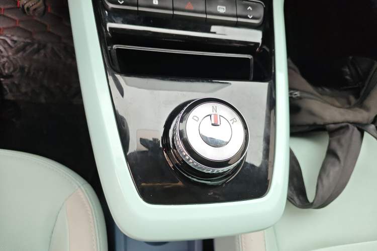 Used Dongfeng NAMMI BOX 2022 Chasing Wind Edition 331 km Standard Model Gear Lever
