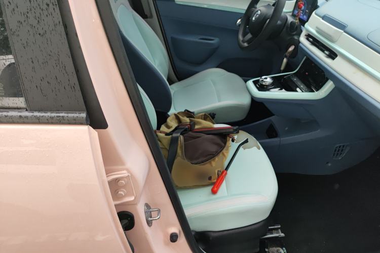 Used Dongfeng NAMMI BOX 2022 Light Wind Edition 201KM Lightning Model Right Front Seat