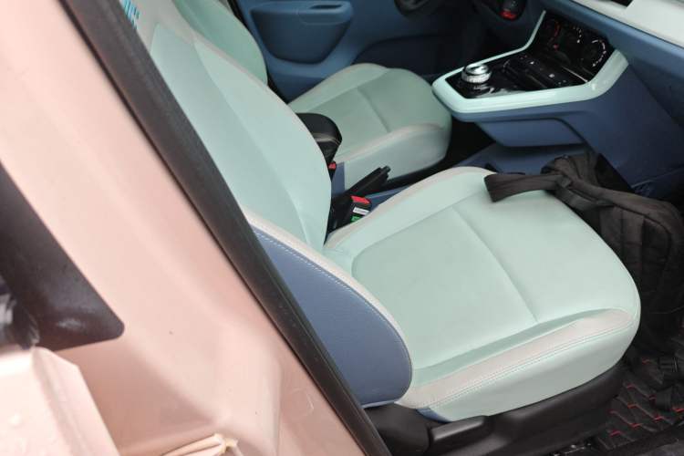 Used Dongfeng NAMMI BOX 2022 Chasing Wind Edition 331 km Standard Model Right Front Seat