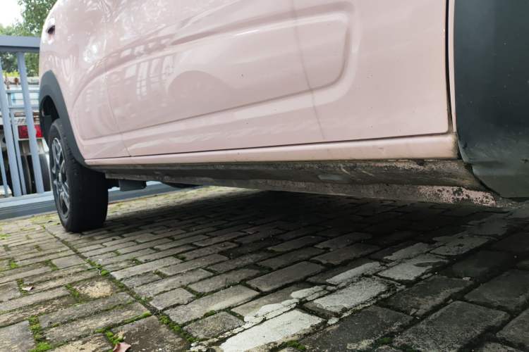 Used Dongfeng NAMMI BOX 2022 Light Wind Edition 201KM Lightning Model Right Side Sill