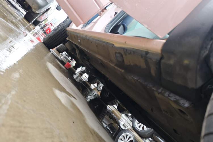 Used Dongfeng NAMMI BOX 2022 Chasing Wind Edition 331 km Standard Model Right Side Sill