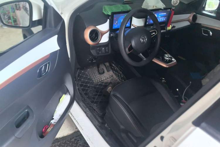 Used Dongfeng NAMMI BOX 2022 Chasing Wind Edition 331KM Advanced Model Driver Seat