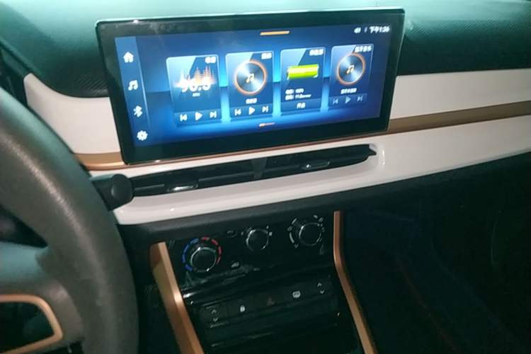 Used Dongfeng NAMMI BOX 2022 Chasing Wind Edition 331KM Advanced Model Audio And AC Panel
