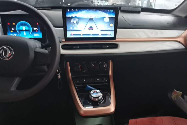 Used Dongfeng NAMMI BOX 2022 Chasing Wind Edition 331 km Standard Model Audio And AC Panel