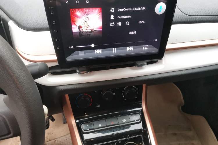 Used Dongfeng NAMMI BOX 2022 Chasing Wind Edition 331 km Standard Model Audio And AC Panel