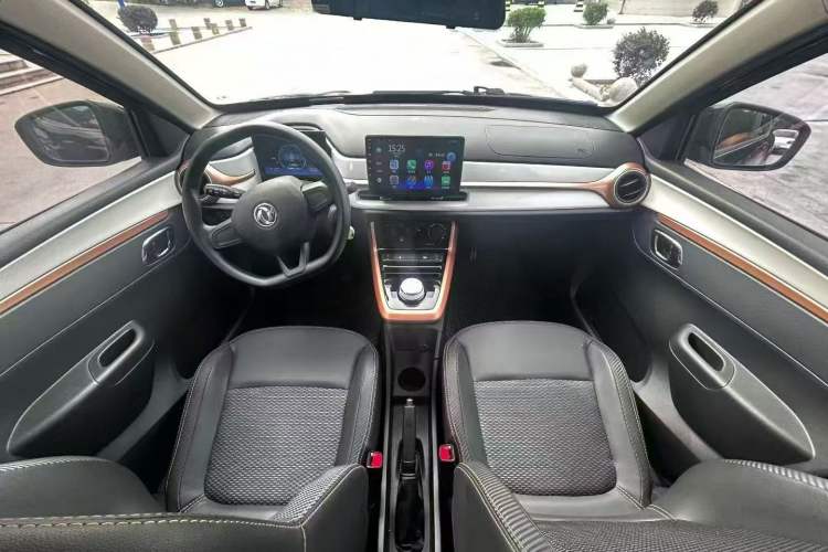Used Dongfeng NAMMI BOX 2022 Revised Light Wind Edition 201 km Standard Version Center Console