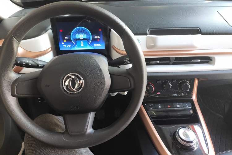 Used Dongfeng NAMMI BOX 2022 Chasing Wind Edition 331 km Standard Model Center Console
