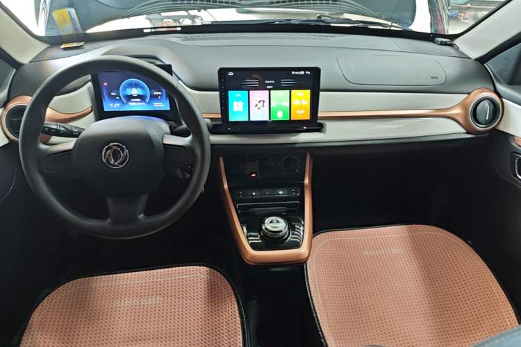 Used Dongfeng NAMMI BOX 2022 Revised Light Wind Edition 201 km Standard Version Center Console