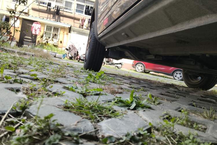 Used Dongfeng NAMMI BOX 2022 Revised Light Wind Edition 201 km Standard Version Chassis Front Right