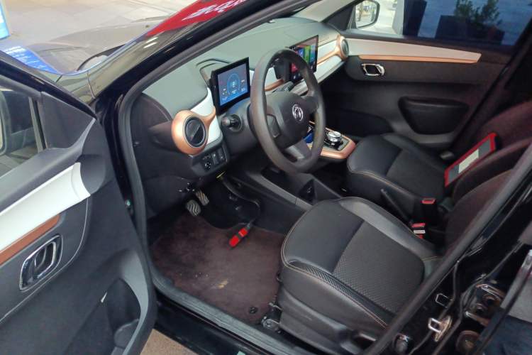 Used Dongfeng NAMMI BOX 2022 Chasing Wind Edition 331 km Standard Model Driver Seat