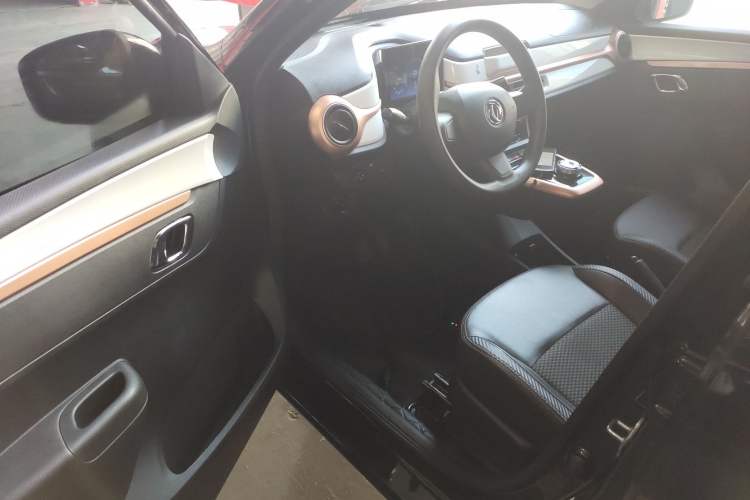 Used Dongfeng NAMMI BOX 2022 Chasing Wind Edition 331 km Standard Model Driver Seat