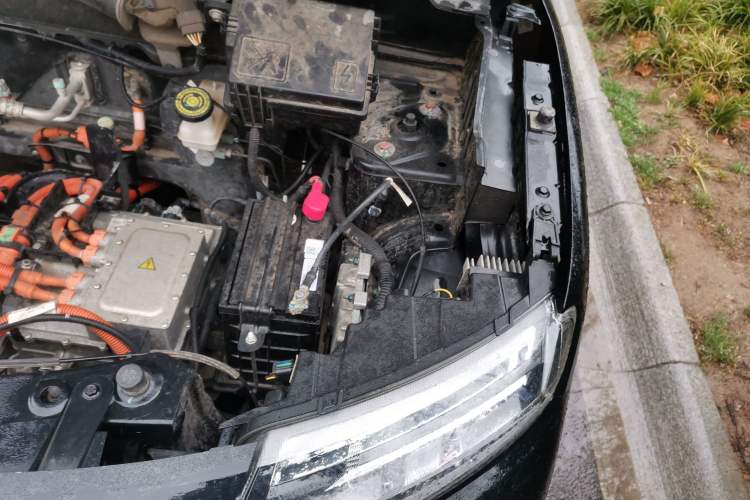 Used Dongfeng NAMMI BOX 2022 Chasing Wind Edition 331 km Standard Model Engine Bay Left