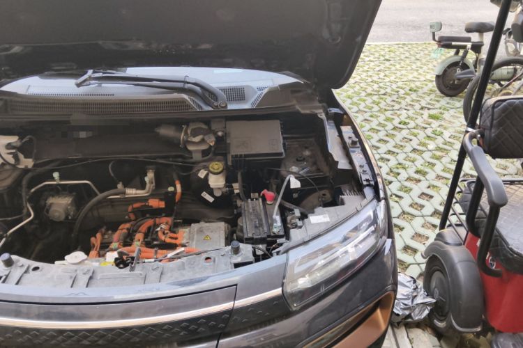 Used Dongfeng NAMMI BOX 2022 Revised Light Wind Edition 201 km Standard Version Engine Bay Left