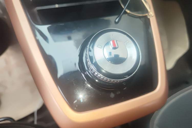 Used Dongfeng NAMMI BOX 2022 Chasing Wind Edition 331 km Standard Model Gear Lever