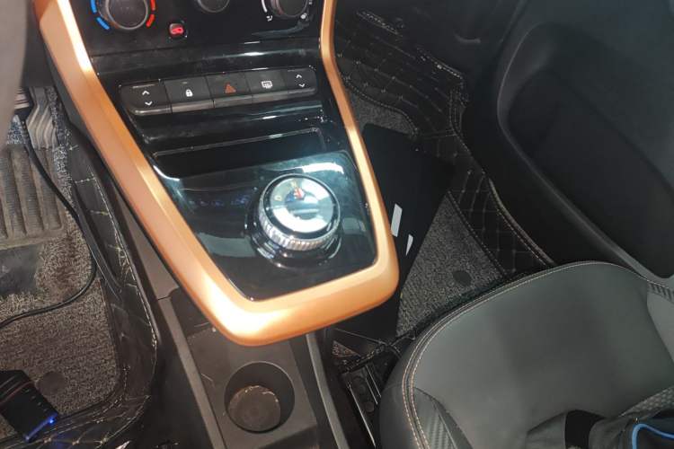 Used Dongfeng NAMMI BOX 2022 Light Wind Edition 201KM Lightning Model Gear Lever