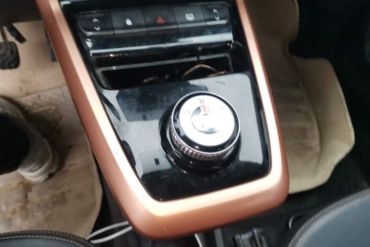 Used Dongfeng NAMMI BOX 2022 Chasing Wind Edition 331 km Standard Model Gear Lever