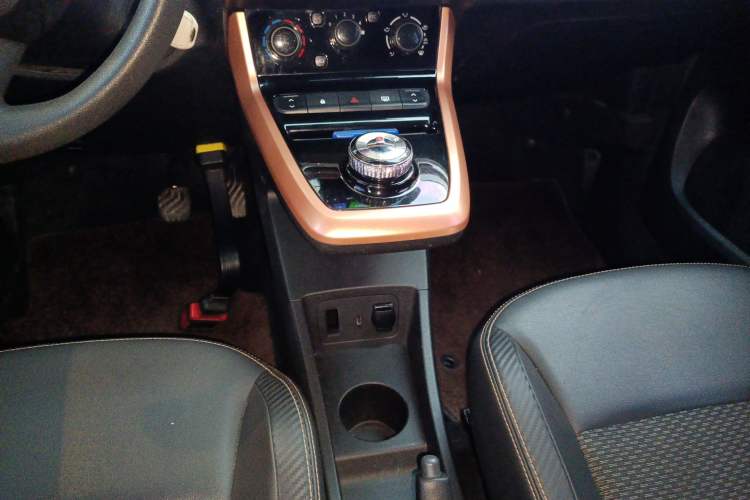 Used Dongfeng NAMMI BOX 2022 Chasing Wind Edition 331 km Standard Model Gear Lever