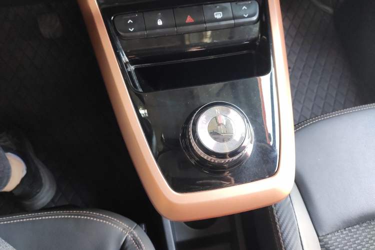 Used Dongfeng NAMMI BOX 2022 Chasing Wind Edition 331 km Standard Model Gear Lever