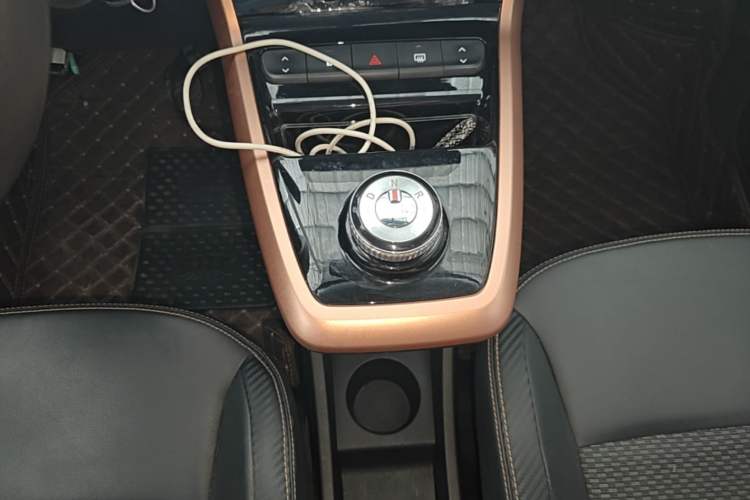 Used Dongfeng NAMMI BOX 2022 Chasing Wind Edition 331KM Advanced Model Gear Lever